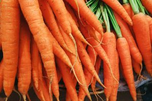 Zanahorias en el Mercadillo del Agricultor el Vino y la Artesanía de La Matanza de Acentejo